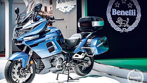 موتورسیکلت بنلی GE1200 به رنگ آبی در نمایشگاه چین